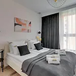 Aura - Riverside & Parking By Downtown Apartments