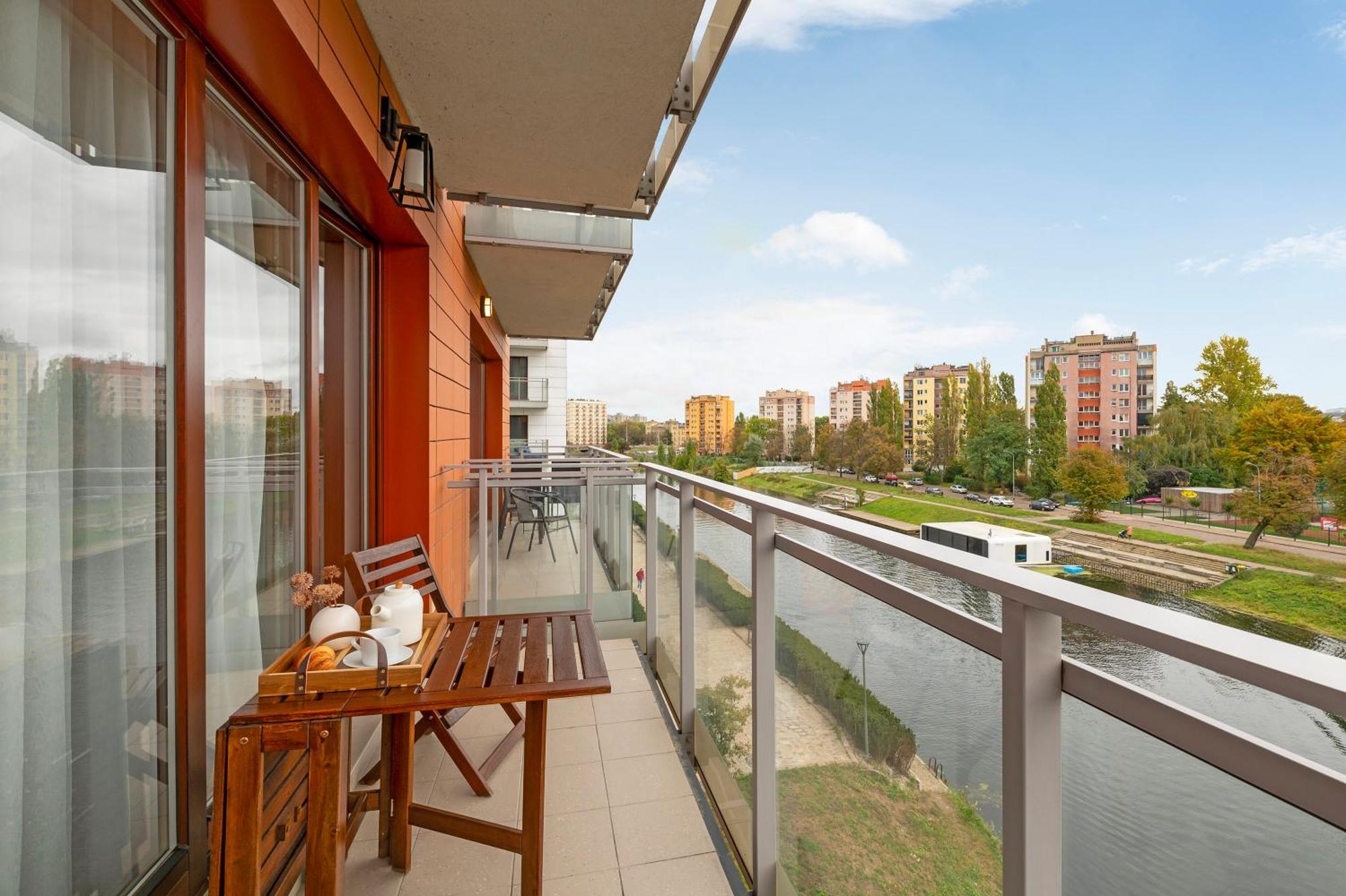 Aura - Riverside & Parking By Downtown Apartment Danzig